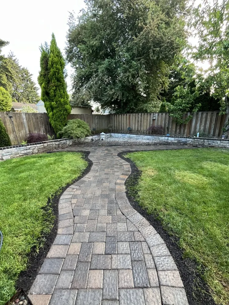 Affordable garden landscaping in Keizer, OR by Triple J Contracting