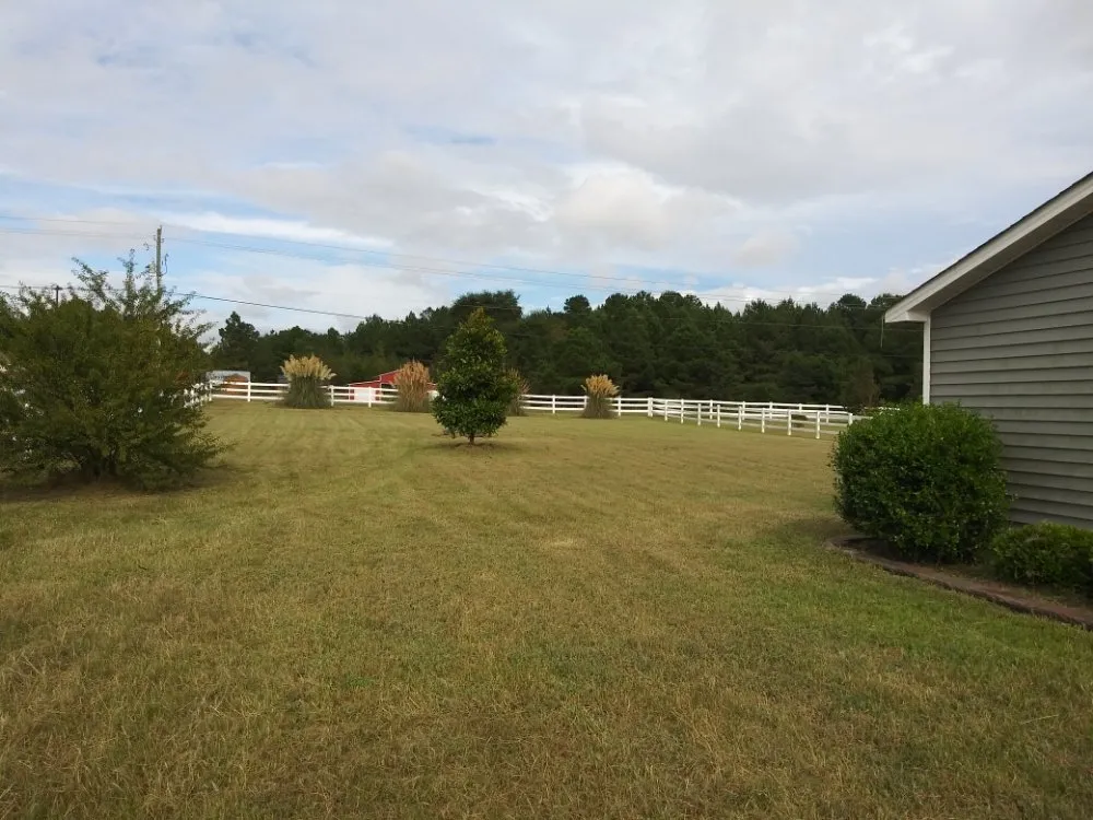 Trusted yard cleanup service in Raeford, NC - Triple Js' Lawn Maintenance