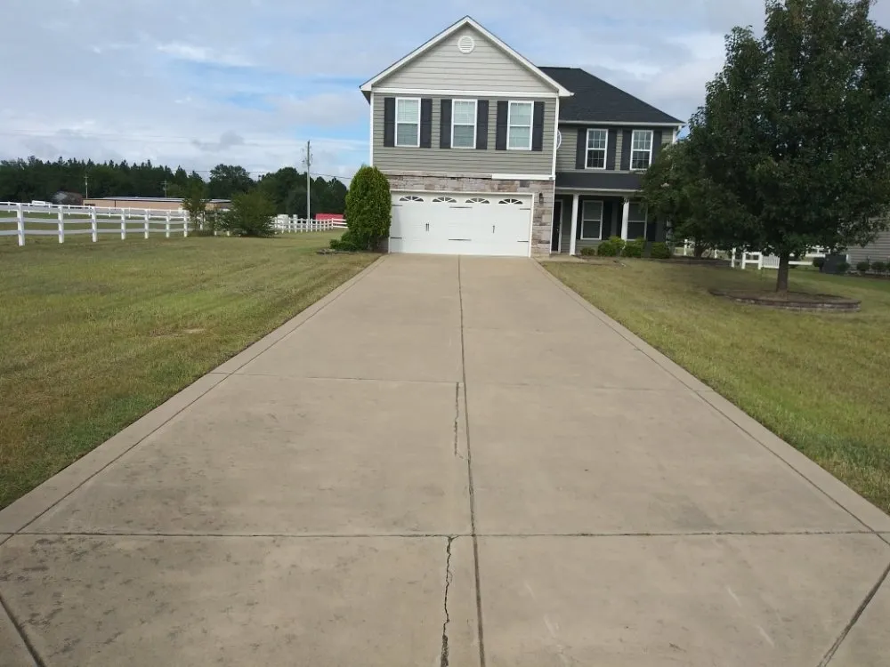 Local yard cleanup service experts serving Raeford, NC - Triple Js' Lawn Maintenance