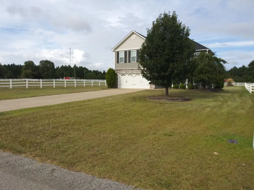 Top-rated yard cleanup service in Raeford, NC - Triple Js' Lawn Maintenance