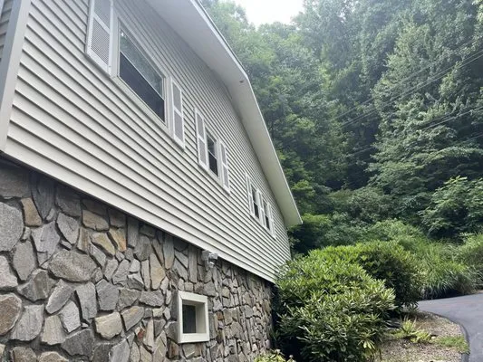 Triple M Home Maintenance Logo