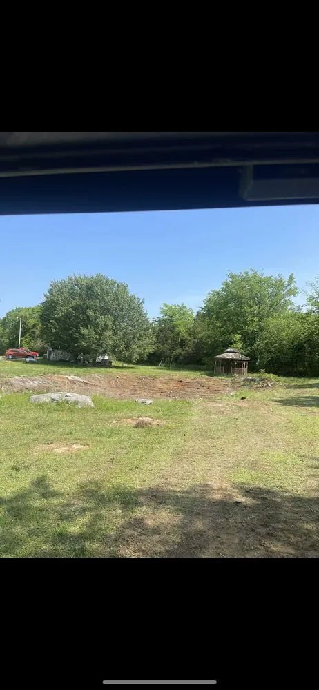 Professional lawn mowing service experts serving Fayetteville, TN - Triple s Landmangnent