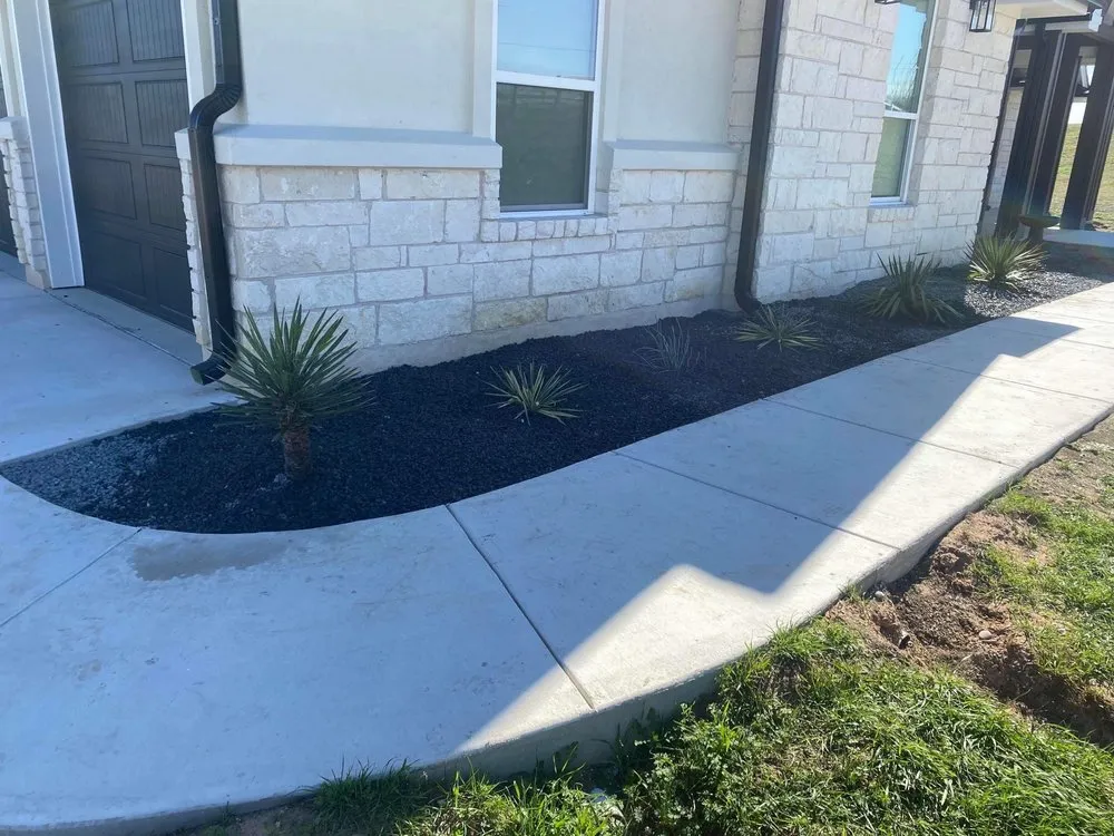 Reliable yard cleanup service experts serving Hutto, TX - Troops Mowing