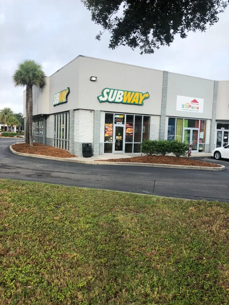 Affordable yard cleanup service for homes in Sarasota, FL by Tropical Gardens Landscape