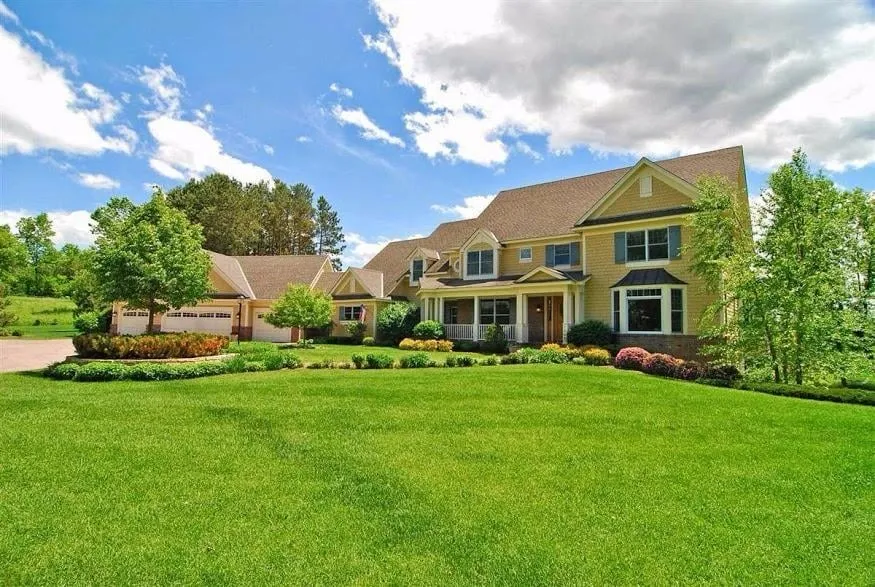 Top-rated yard maintenance in Cocoa, FL by Tropical Lawn and Mulch