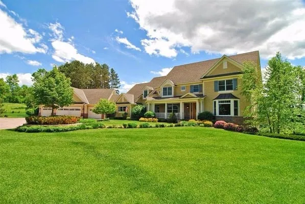 Tropical Lawn and Mulch