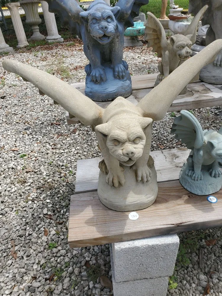 Custom yard maintenance in Davie, FL by Tropical Outdoors