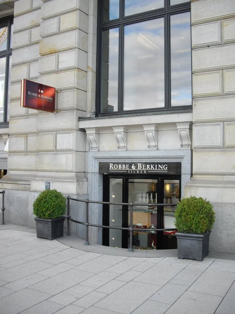 Reliable lawn care service experts serving Boca Raton, FL - Tropical Precision Lawns