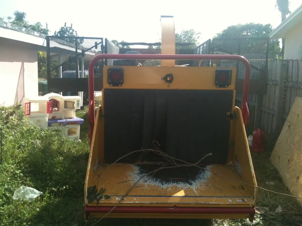 Trusted yard cleanup service in Palmetto Bay, FL by Tropical Tree Trimming and landscaping