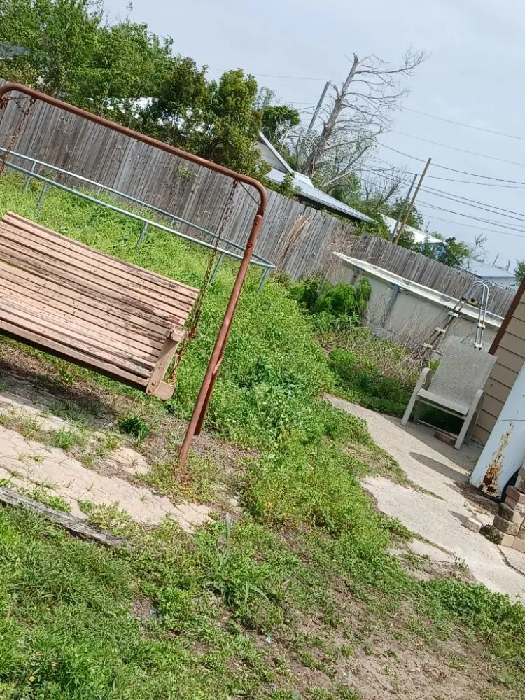 Top-rated lawn mowing service in Panama City, FL by Truck Handyman & Transport