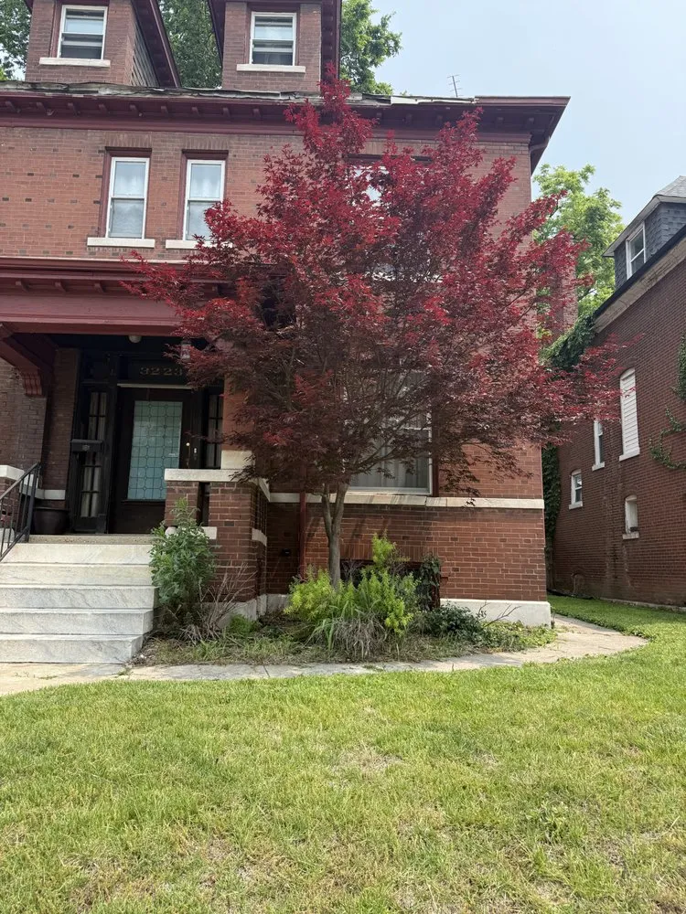 Expert outdoor landscaping in Saint Louis, MO by True Clean Landscaping