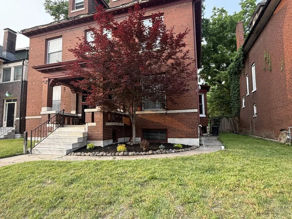 Professional residential landscaping experts serving Saint Louis, MO - True Clean Landscaping