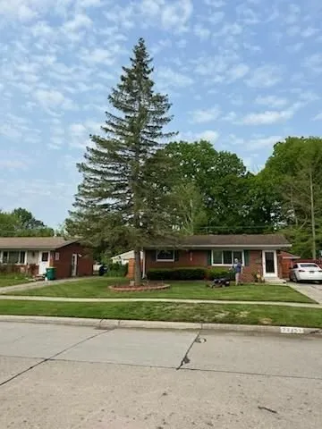 Local yard cleanup service for outdoor upgrades across Farmington Hills, MI - True Cut Tree Care