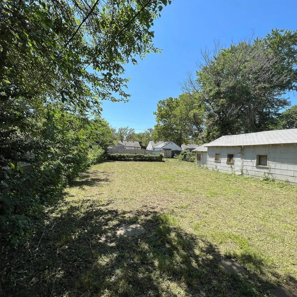 Affordable yard cleanup service with custom design in Wichita, KS by True Lawn Care