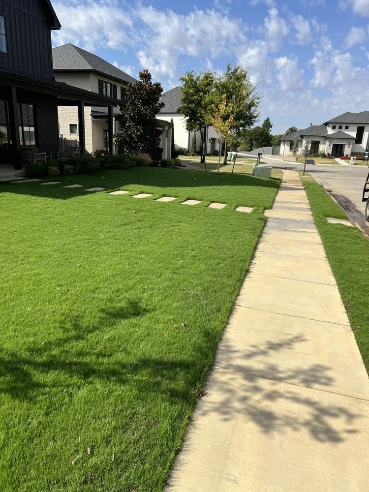 Custom lawn care service experts serving Edmond, OK - TrueMow