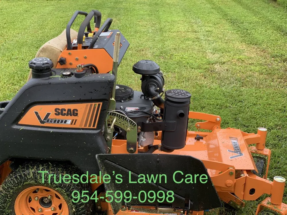 Expert garden landscaping in Fort Lauderdale, FL by Truesdale's Lawn Care