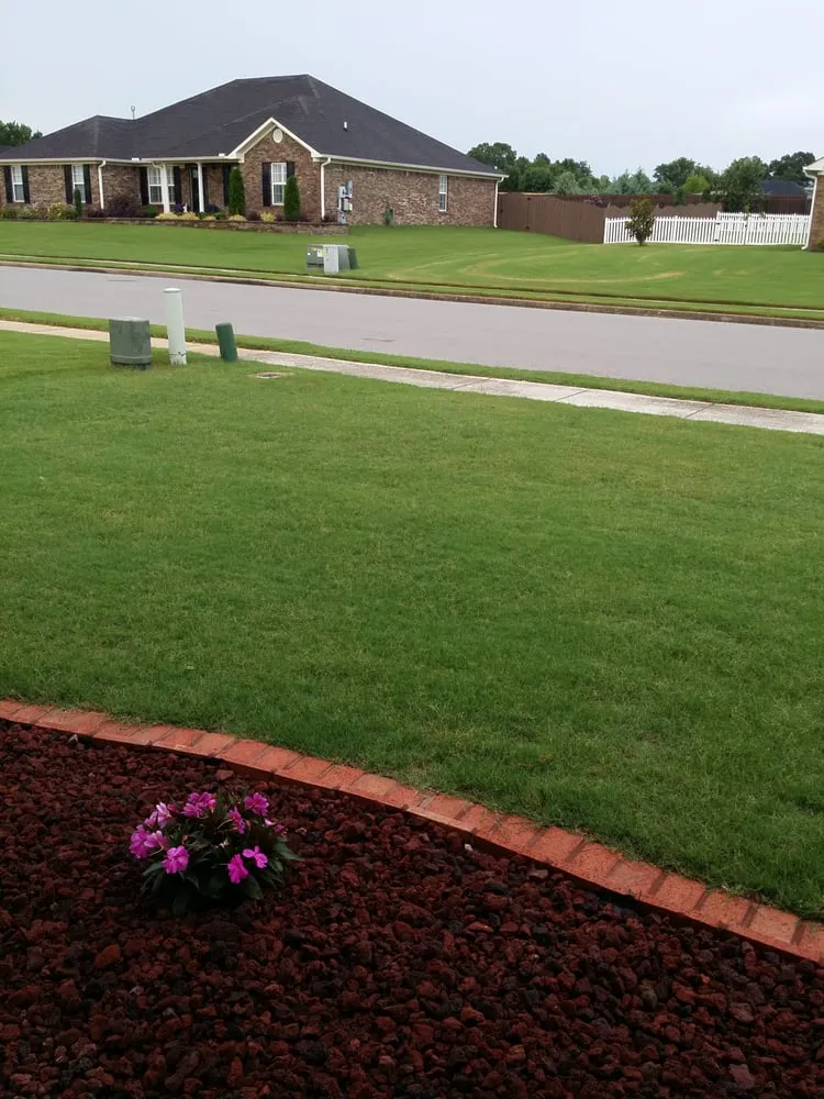 Expert yard maintenance with custom design across Huntsville, AL - TruGreen Lawn Care