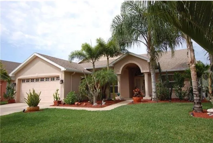 Custom outdoor landscaping in Rochelle, IL by TruGreen Lawn Care