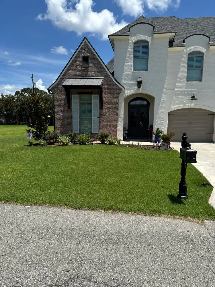 Reliable residential landscaping in Alexandria, LA by TruGreen of Alexandria