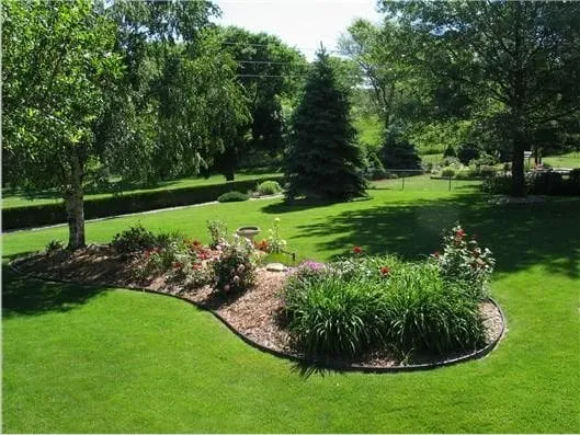 Top-rated lawn mowing service with custom design in Paducah, KY by TruGreen