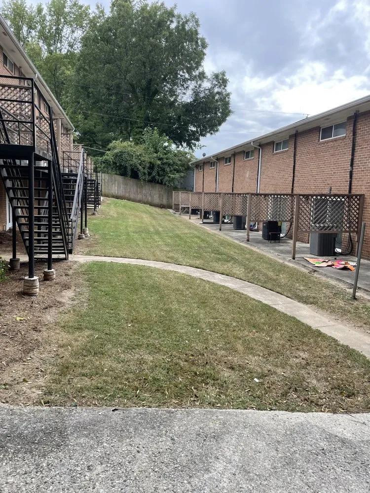 Trusted lawn care service experts serving Union City, GA - Truitt’s Collective Services