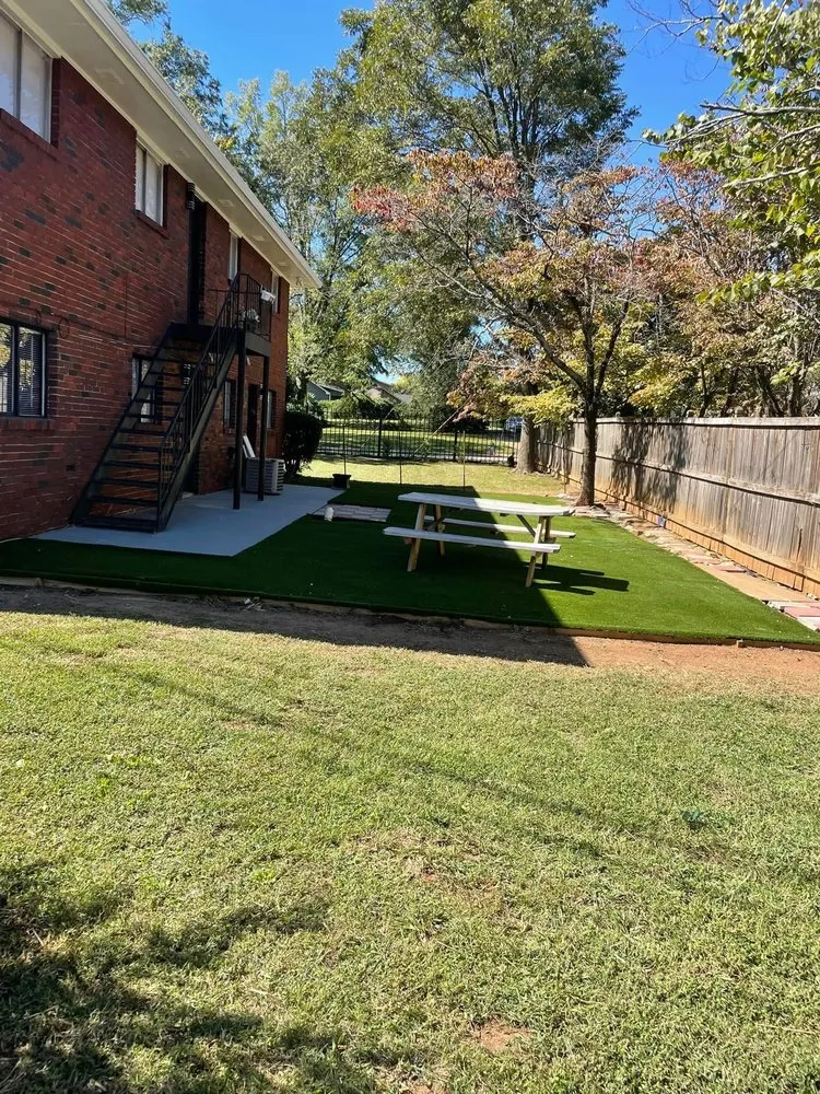 Local yard cleanup service for year-round maintenance in Union City, GA by Truitt’s Collective Services