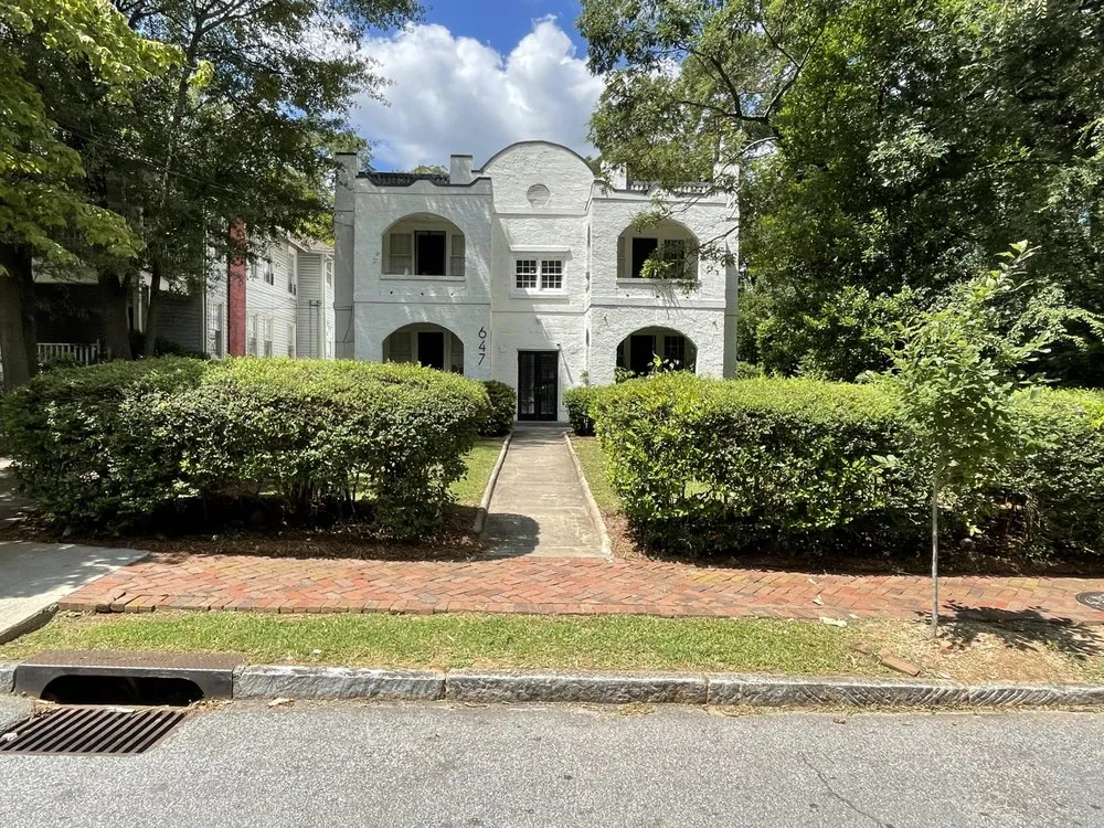 Reliable garden landscaping for year-round maintenance in Union City, GA by Truitt’s Collective Services