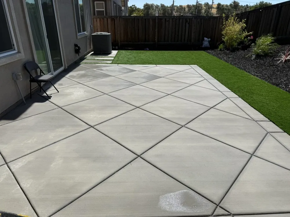 Custom landscape design for year-round maintenance in Dublin, CA by Trung Hoang Landscapes