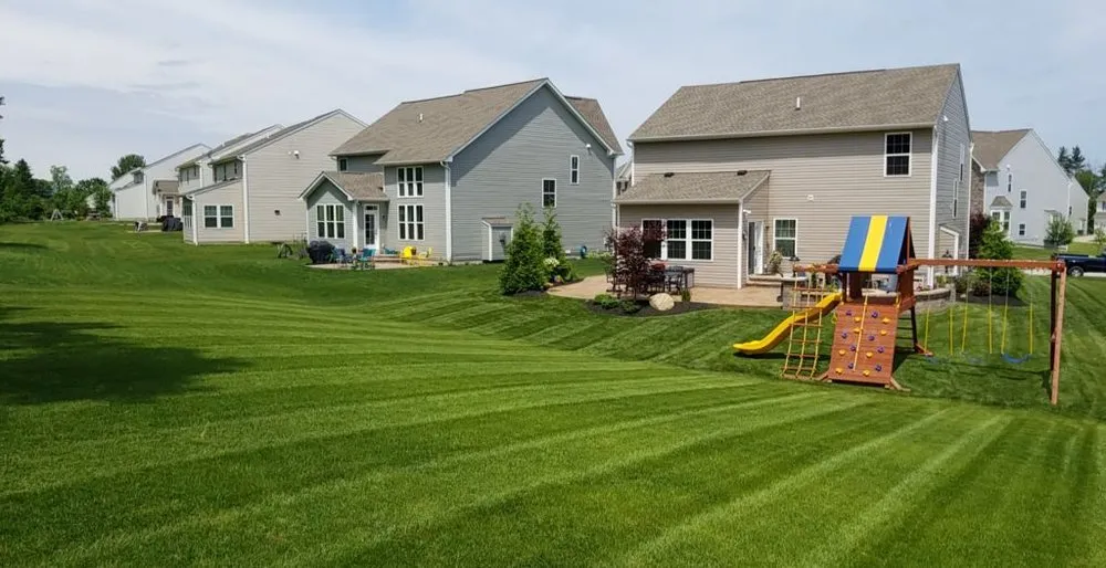 Professional lawn care service with custom design across Geneva, OH - Truscapes