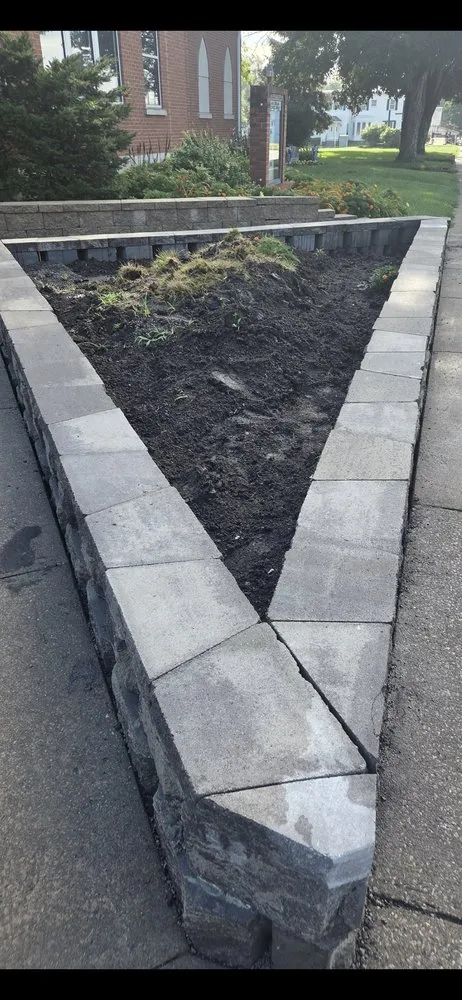 Professional lawn care service experts serving Cameron, MO - T's Landscaping