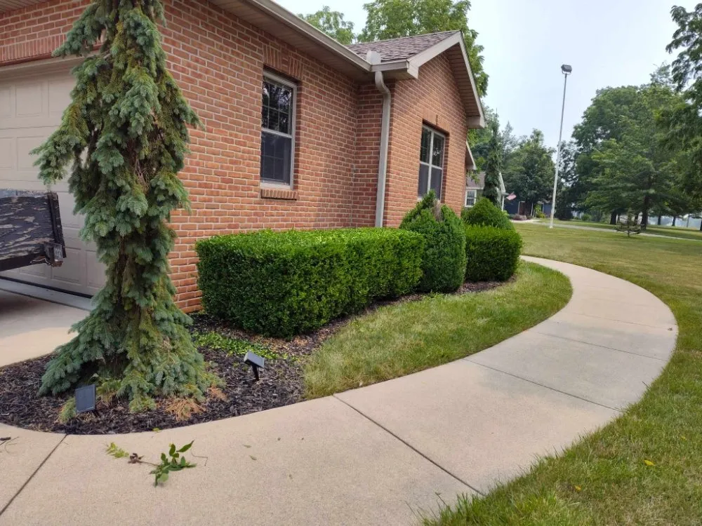 Custom lawn mowing service in Lima, OH - TSunz