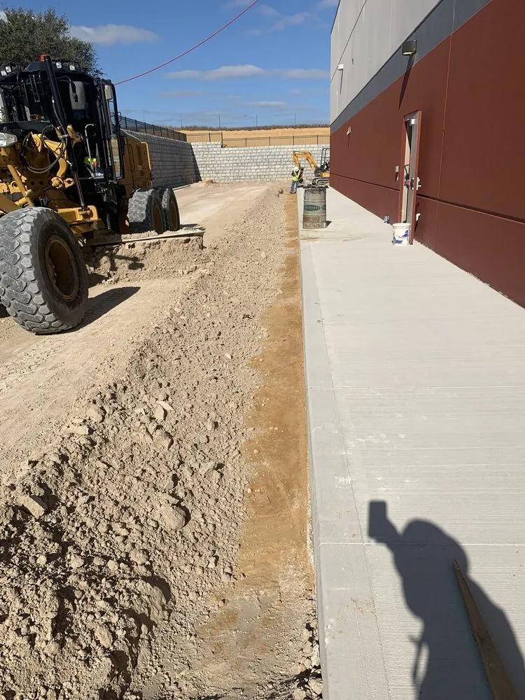 Expert lawn mowing service experts serving Fort Walton Beach, FL - T&T Dirt Moving