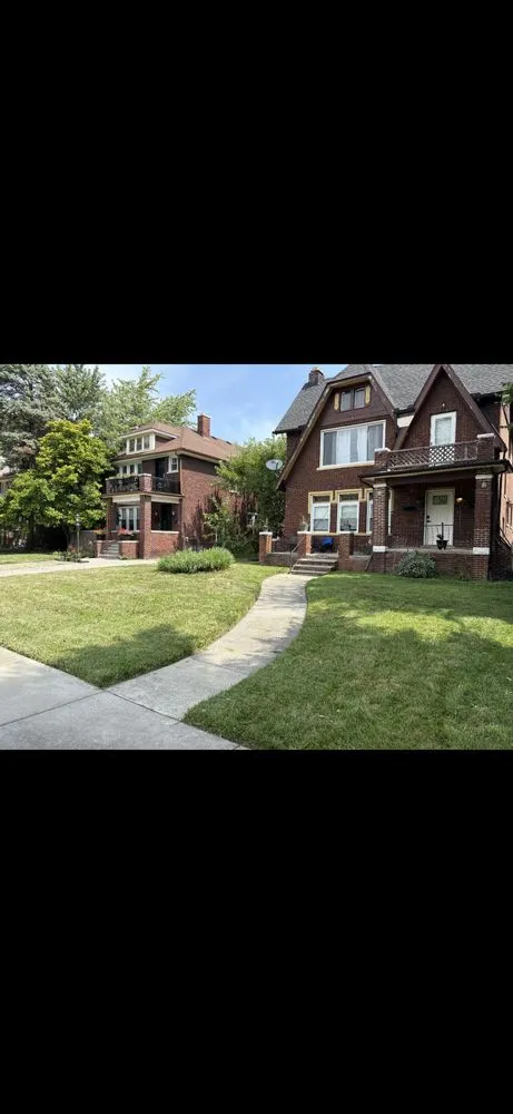 Professional outdoor landscaping in Allen Park, MI - T&T Landscaping