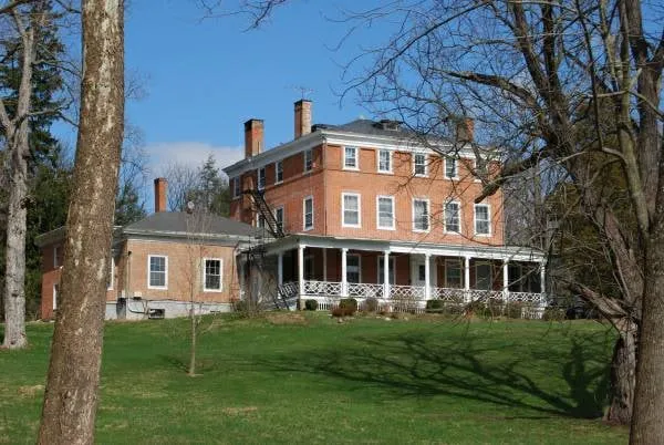 Affordable yard cleanup service with custom design in Rhinebeck, NY by T&T Maintenance