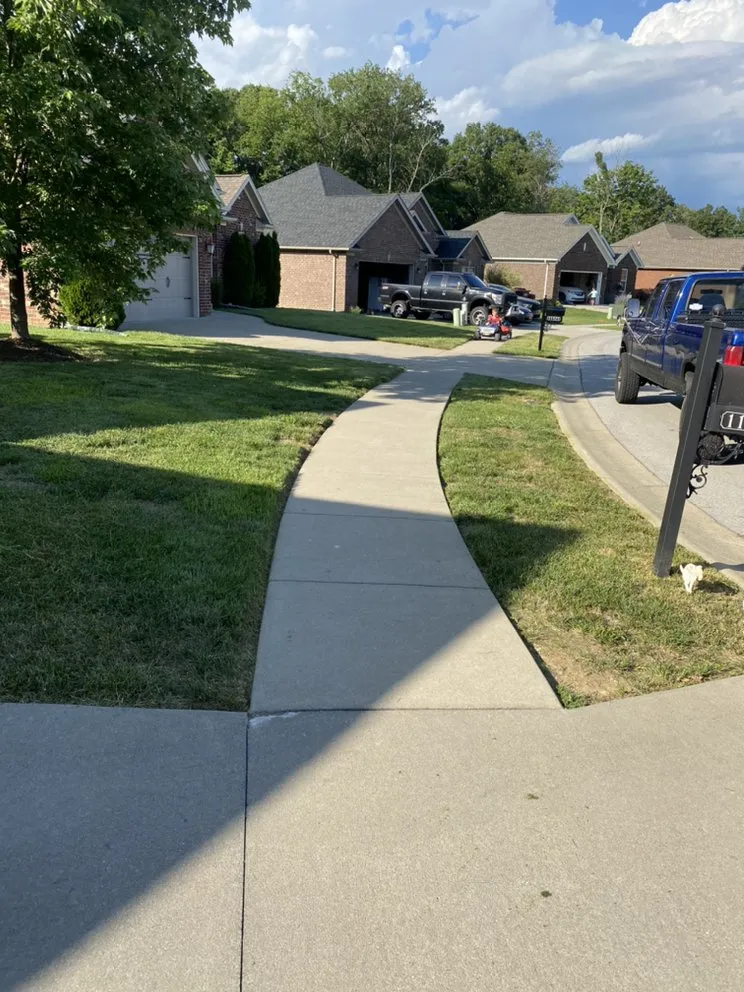 Local garden landscaping experts serving PLEASURE RDGE, KY - Tt Property Maintenance