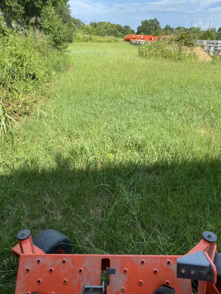 Professional lawn care service experts serving Nashville, AR - Tucker’s lawn and land management