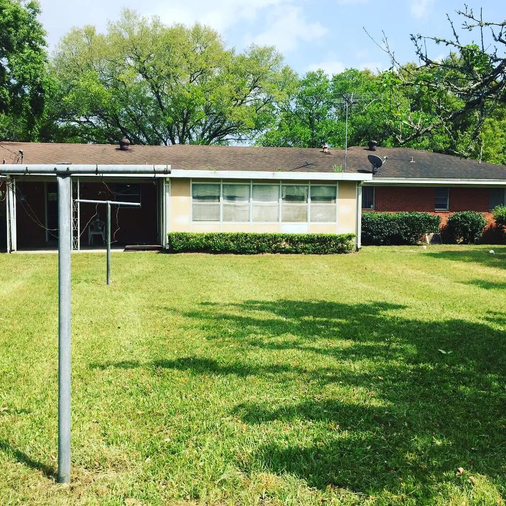 Trusted lawn mowing service experts serving Waller, TX - Tuff Turf Lawn Service