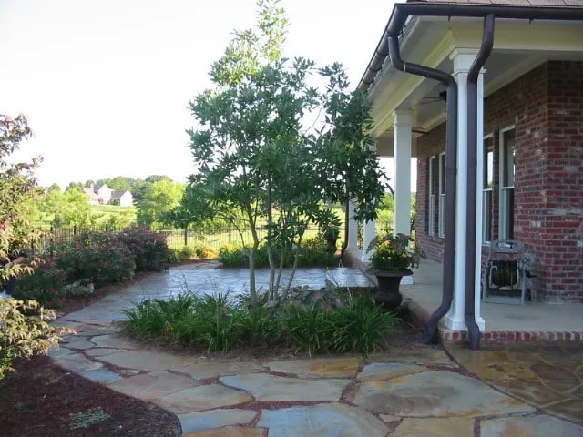 Custom garden landscaping in Brandon, MS by Tumbaloo Creek Self Storage