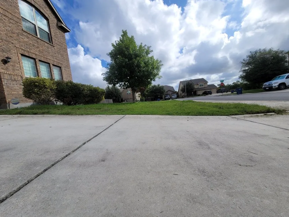 Custom yard maintenance in New Braunfels, TX - Tumlinson Yard Services