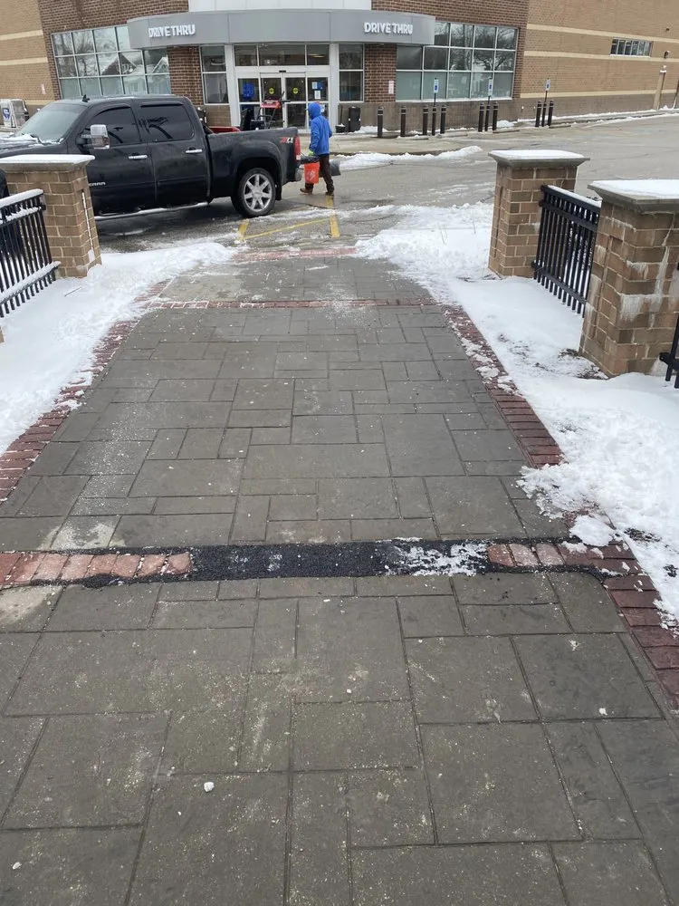 Professional lawn care service experts serving Maple Heights, OH - Tune & them lawn care service