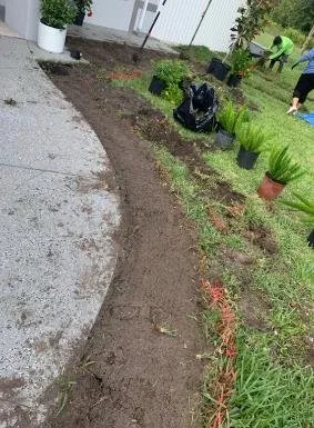 Trusted lawn mowing service for homes across Sebring, FL - Turcios Landscaping & Maintenance