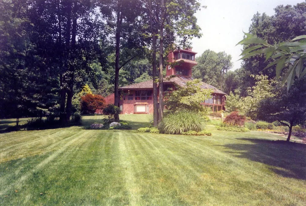 Custom lawn care service in Spencerville, MD by Turf Center Lawns