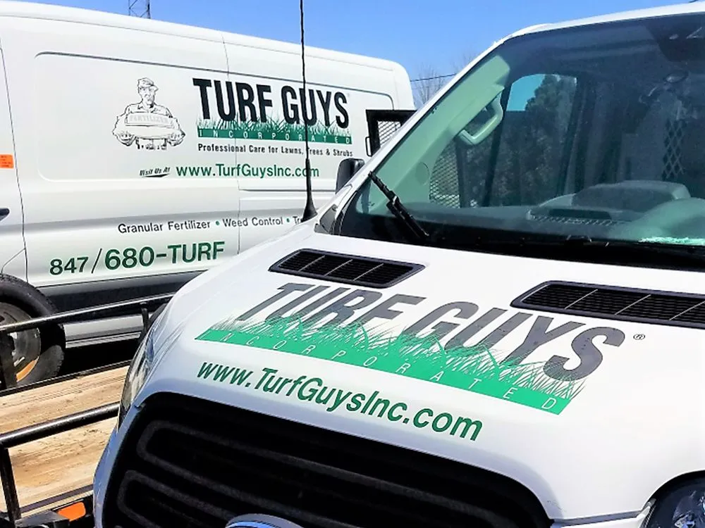 Affordable lawn mowing service in Lake Zurich, IL - Turf Guys