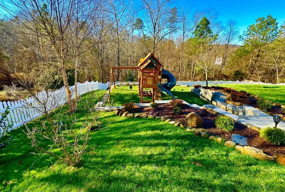 Reliable yard cleanup service for beautiful yards in Charlottesville, VA by Turf HD