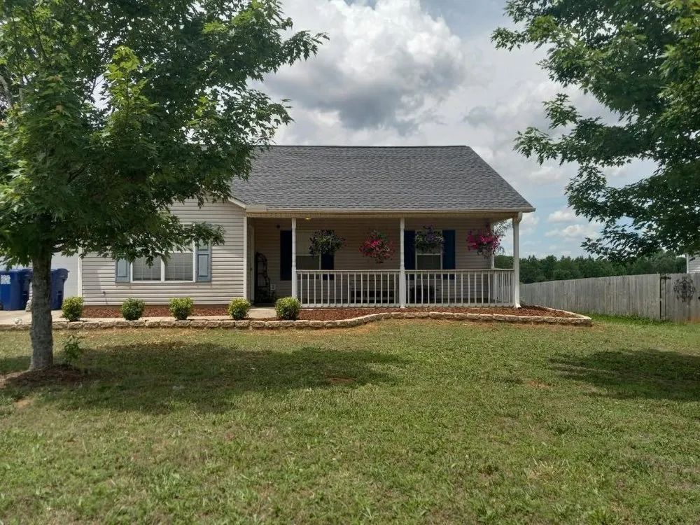 Custom yard cleanup service experts serving Huntsville, AL - Turf Medic