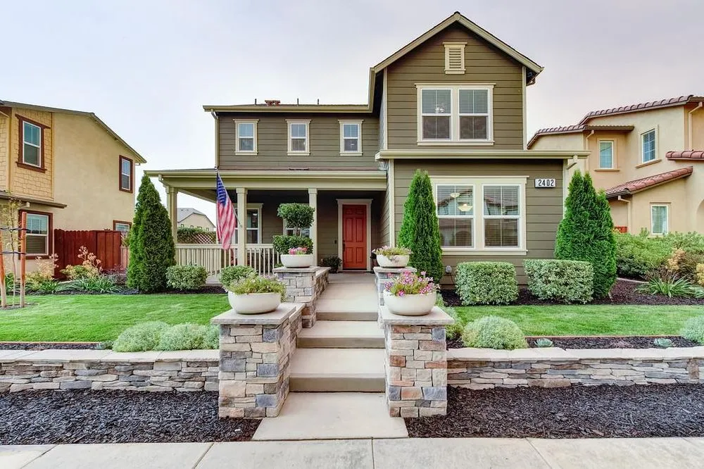 Affordable lawn care service with custom design in Tracy, CA by Turf-N-Tree