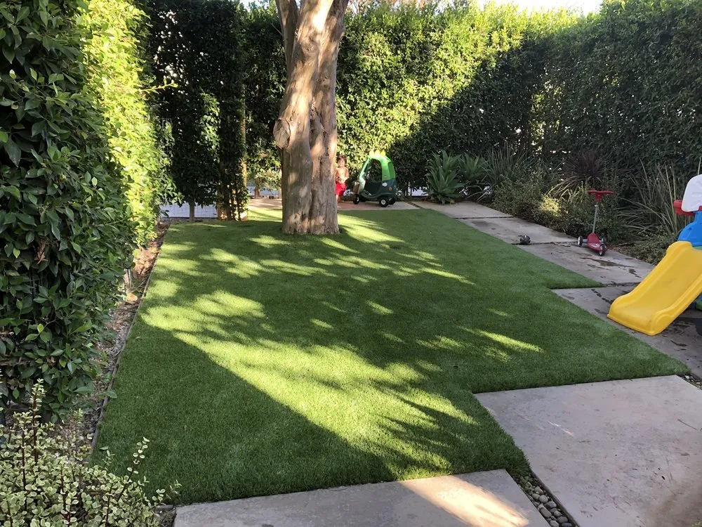 Affordable garden landscaping in Sherman Oaks, CA by Turf Pro