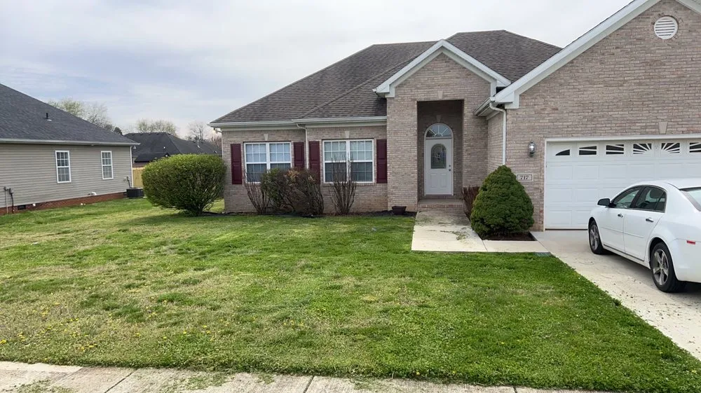 Expert lawn care service experts serving Bowling Green, KY - Turf Tech’s Lawncare