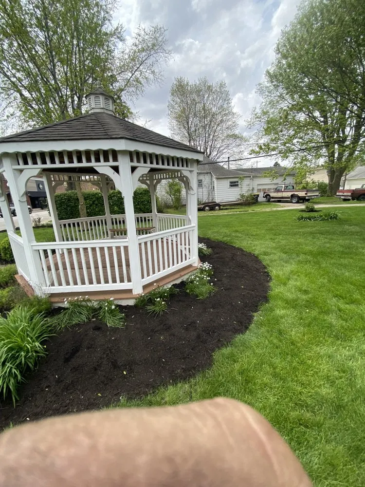 Local residential landscaping in Woodlawn Heights, IN by Turf Tenders