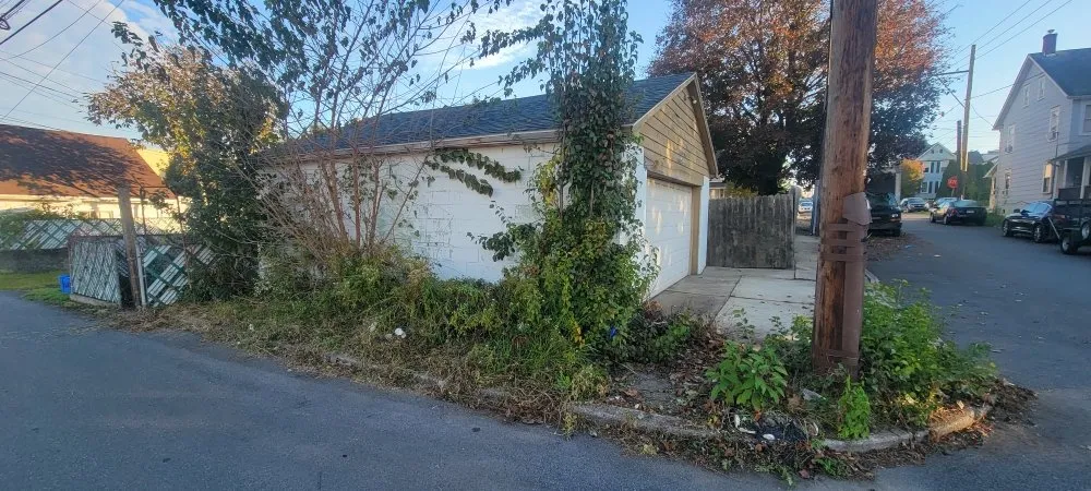 Top-rated lawn care service with custom design in Fountain Hill, PA by Turf Titans